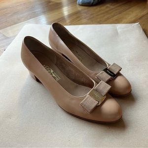 Salvatore Ferragamo Vara pump shoes